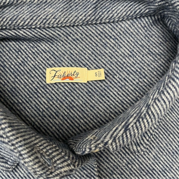 Faherty Legend Sweater Shirt Glacier Blue Twill Women’s Small - Picture 9 of 14